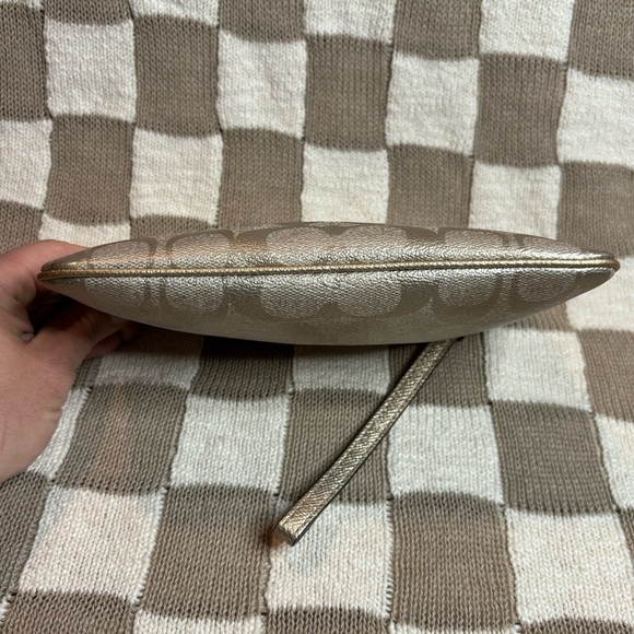 Coach large wristlet in signature canvas - Picture 7 of 10